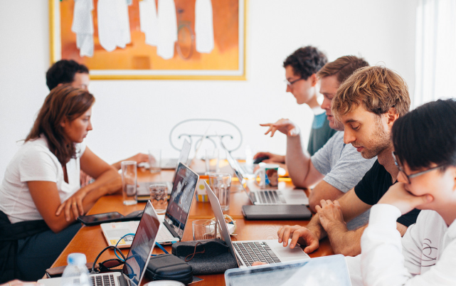 |在酒桌上跟领导交际,关系越好,越要在这三件事情上低调