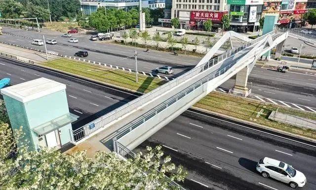 沈阳晚报 沈阳首座带电梯的过街天桥亮相啦