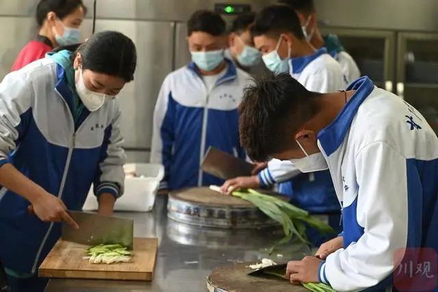 圣洁甘孜 甘孜小“厨师”的手艺,广东老饕都说“猴!”