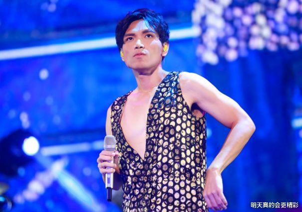 凉凉|演唱会都能迟到“2小时”之久，忘词还耍大牌，终于“凉凉”了！