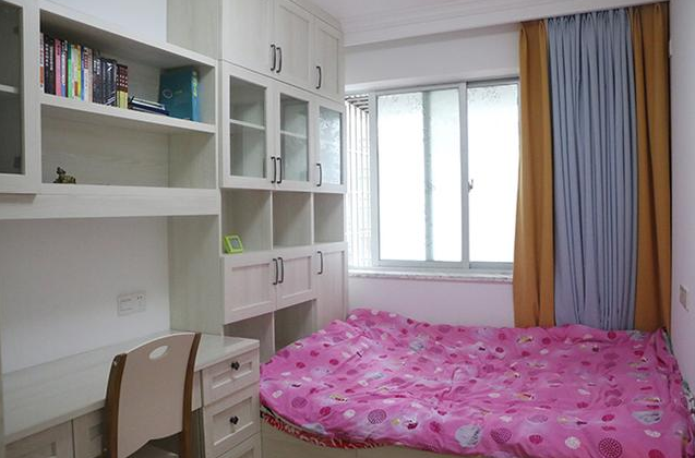 新家装修完毕，朋友都说卫生间的洞洞挖的好，餐厅装修也有特色！