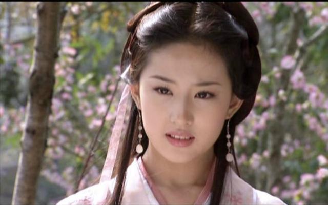 刘亦菲|都是一字眉惹的祸！当新版“王语嫣”换上柳叶眉，美貌不输刘亦菲