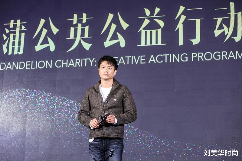 刘美华时尚|帅气的男人老了也好看，段奕宏穿的服装很简单，气场依旧很帅气