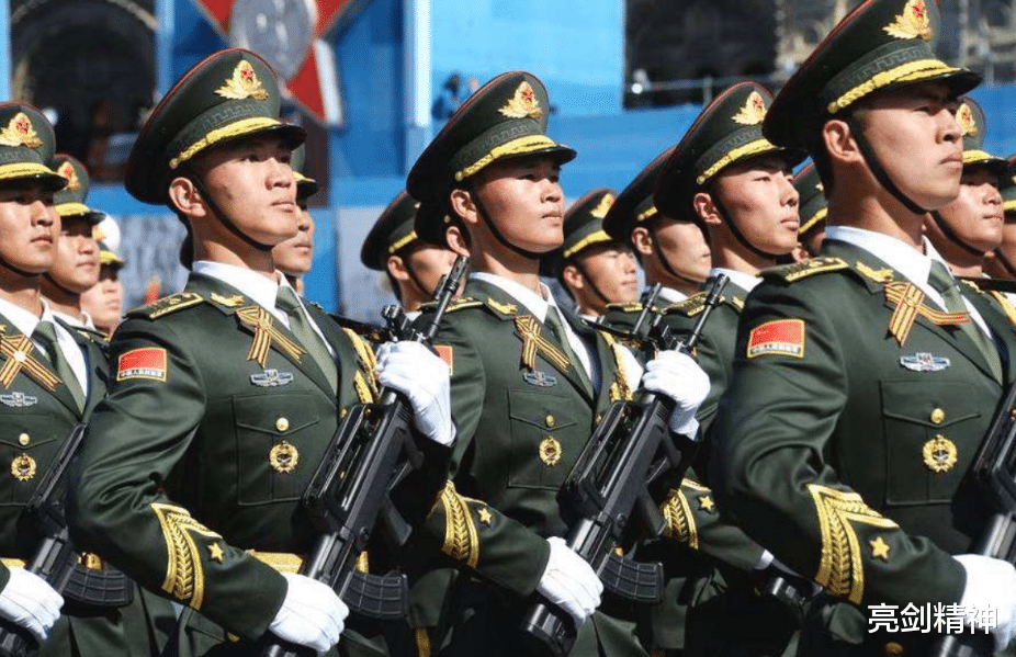 军人|在我国，除了军人和警察，还有人能合法持枪？最后一个看见得跑