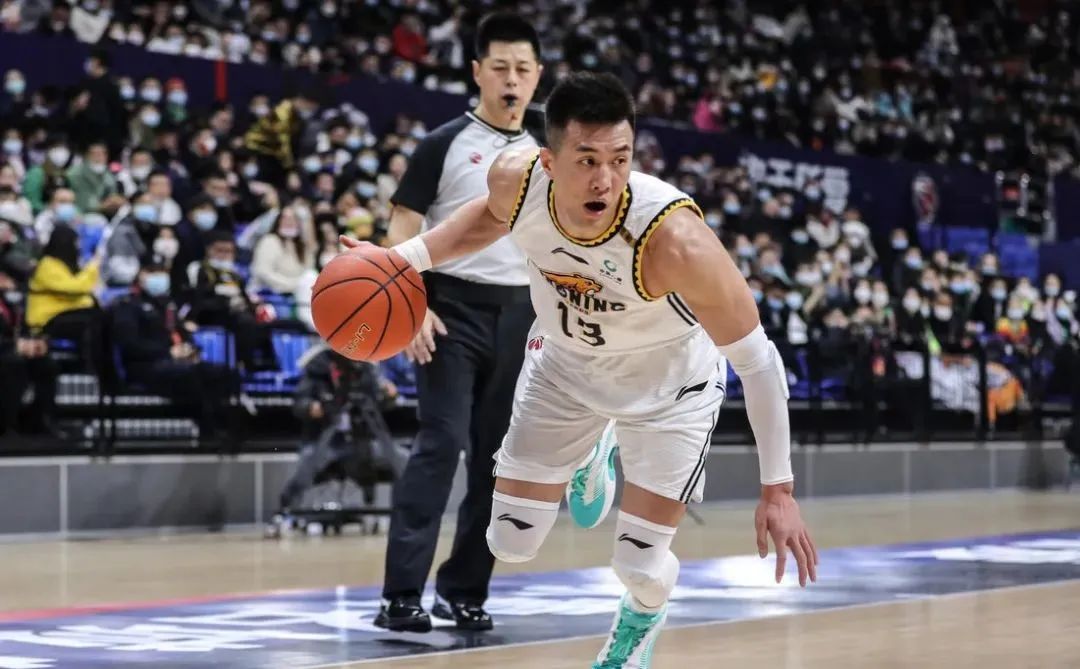 广东男篮|20分大胜！辽宁5人得分上双，广东毫无还手之力，易建联差点被隔扣