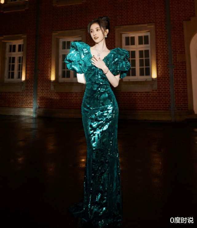 鞠婧祎|鞠婧祎成功带货“隐形袜”，明明袜子长度到小腿，却跟没穿一样