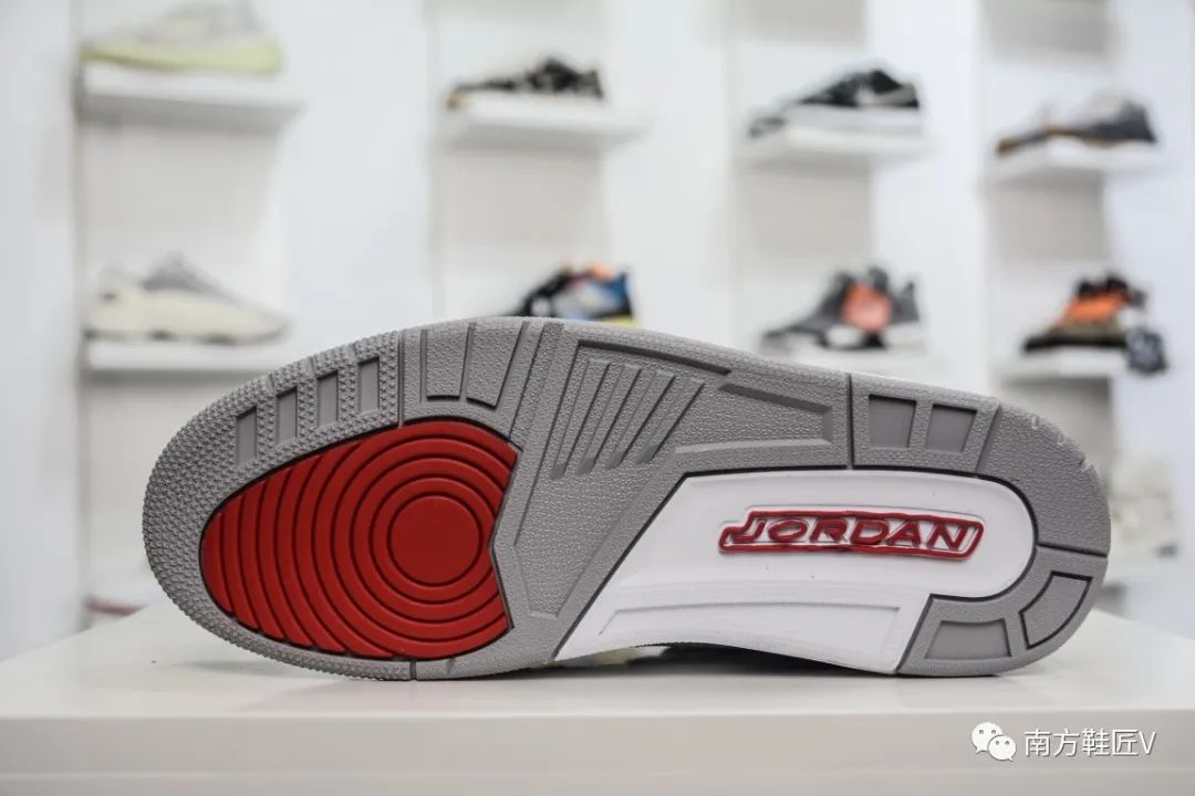 南方鞋匠|设计新颖,Air Jordan Legacy 黑白经典配色,潮人上脚款?