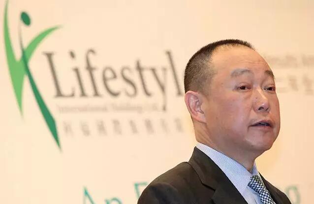 育妈计|大伯是刘銮雄，他坐拥4家上市公司，还花24亿在英国买下一栋大楼