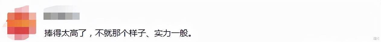 佟丽娅|佟丽娅深夜和朋友聚餐，穿短裙冷到浑身发抖，让网友心疼