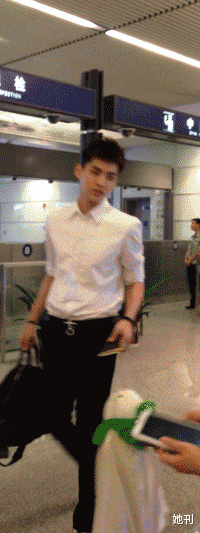 她刊|他再不糊，我都替娱乐圈脸红