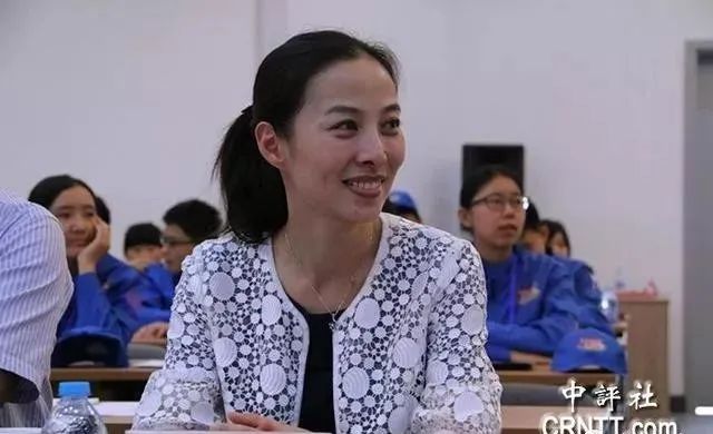 航天员 首位出舱女航天员：颜值秒杀娱界女星！