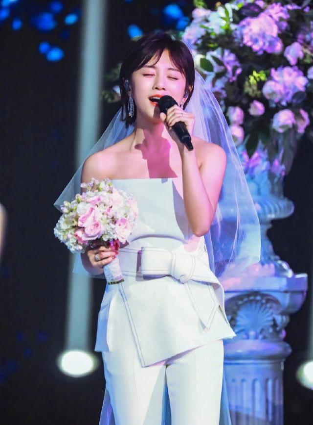 伊一|伊一近照，不愧是浙江台的一姐，私下里也是气场全开，漂亮又可爱