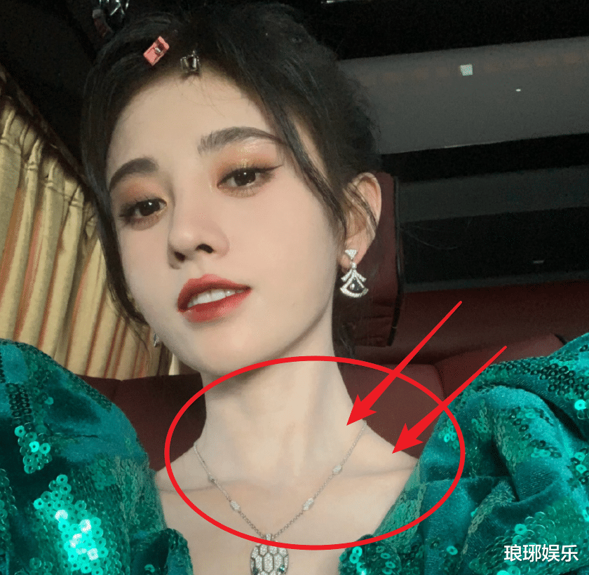 鞠婧祎|鞠婧祎晒全身照自证没有抹粉，看清椅子细节，有无撒谎很显然