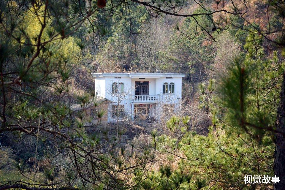 视觉故事 村民出外打工20年,常年不回家,看为啥把楼房建在深山中