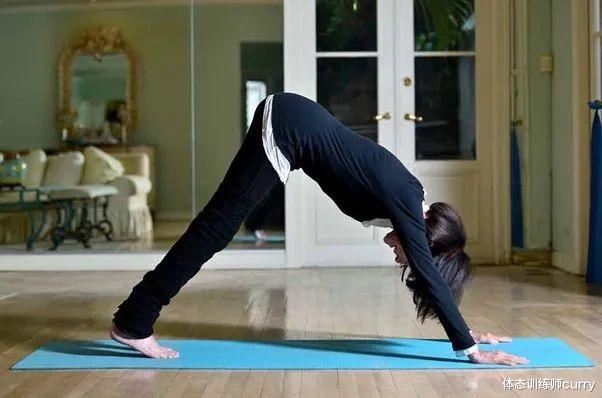 体态训练师curry|98岁活成18岁少女模样，这个女人让全世界惊艳、折服！