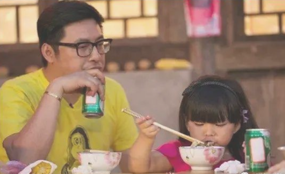 运动|11岁王诗龄又胖了，紧身裤勒成“大象腿”，网友：这身材堪比李湘