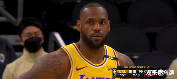 湖人队|两战太阳！湖人一共12人出场，只有他枯坐冷板凳，沃格尔彻底放弃他了吗