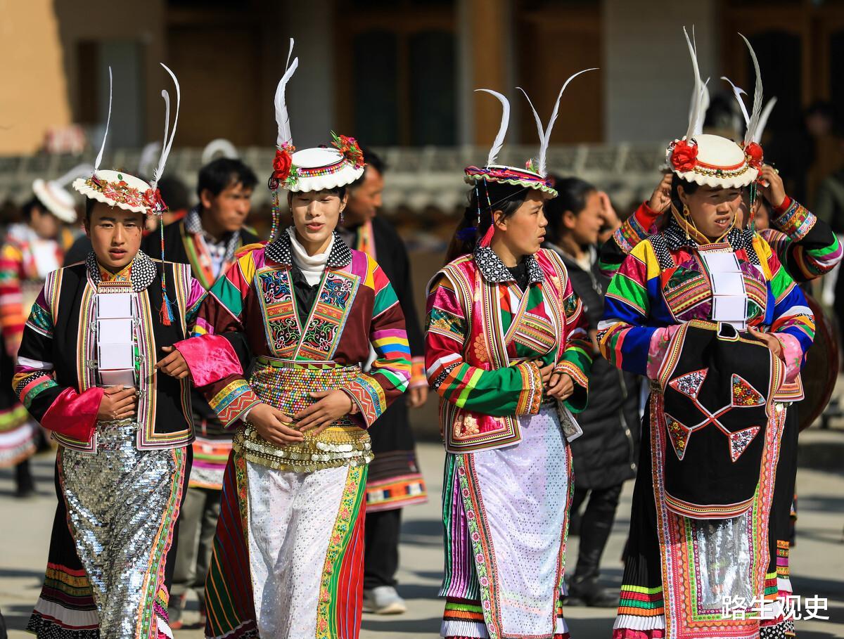 路生观史 甘肃与四川之间有条密道,是河谷,造就三星堆青铜面具的奇特长相