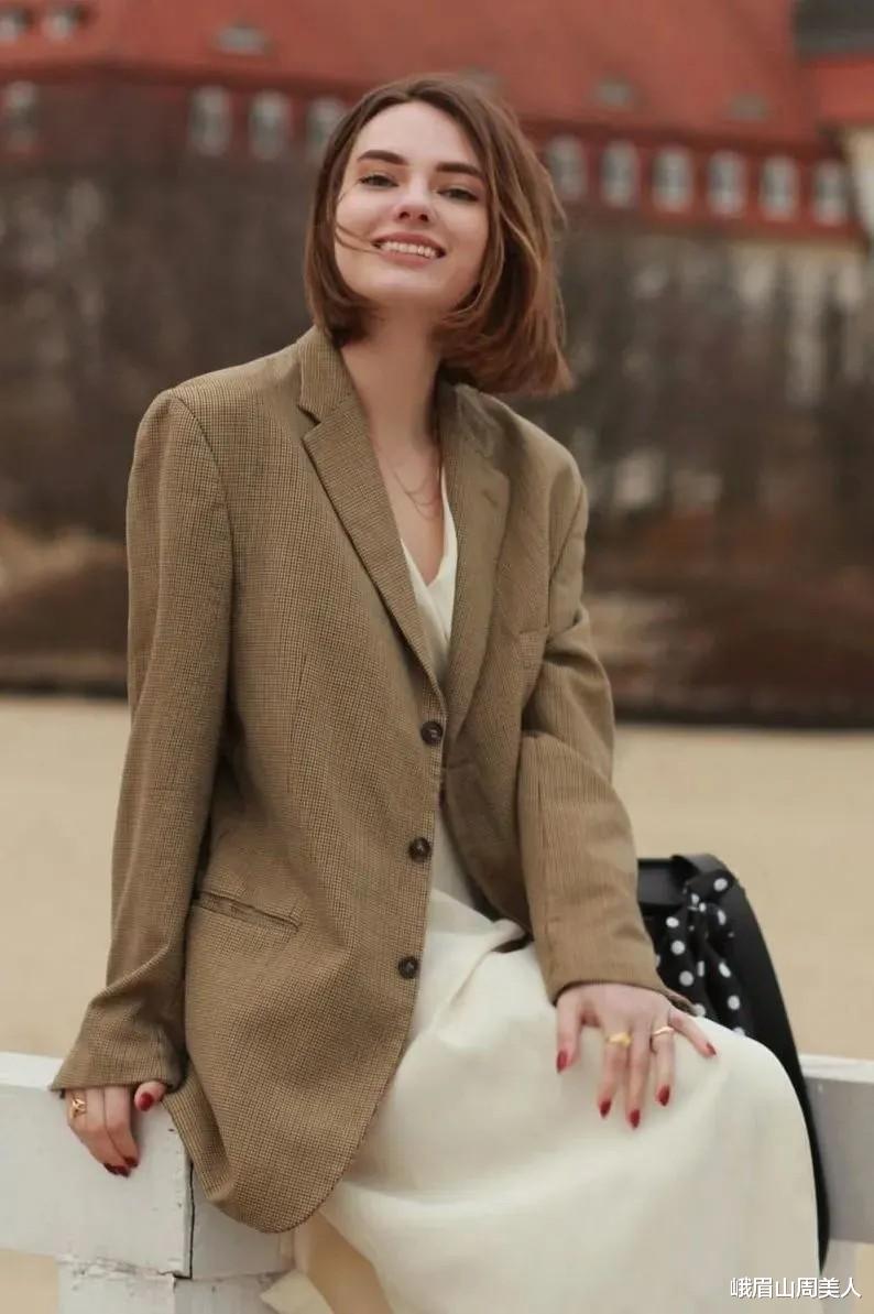 峨眉山周美人|西装+裙子=早秋最时髦穿搭！牢记这3个“要素”，怎么穿都美