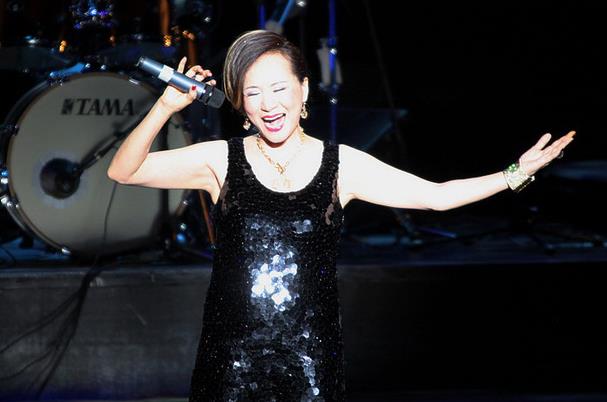 郑绪岚|她早就不是中国国籍了？屡次登上春晚走红，嫁给洋老公遭嫌弃离婚