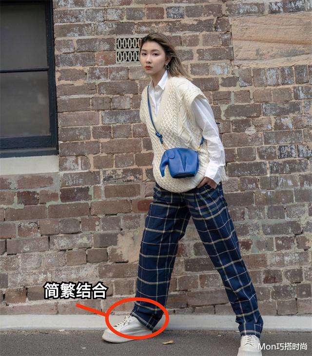 Mon巧搭时尚 穿阔腿裤时，搭什么鞋子才够好看又时髦？瞧小白鞋和低跟靴的区别