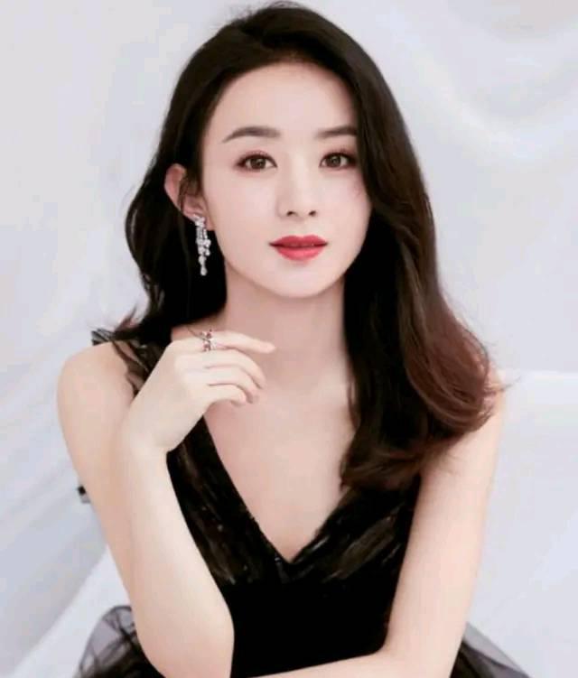 赵丽颖|赵丽颖拍戏把儿子带身边，被人吐槽模仿热依扎，是在刻意蹭热度？