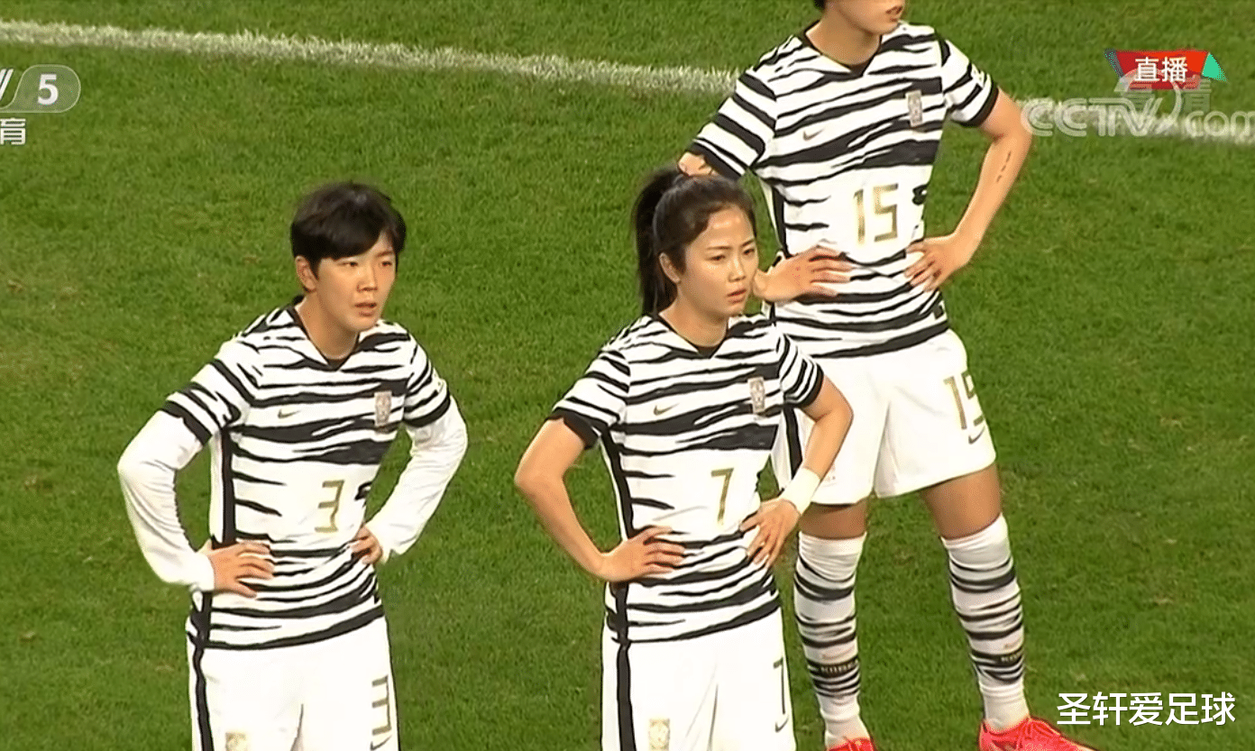 韩国队|奥运梦碎！韩国女足回国惨淡一幕遭曝光：队员神情低落，无人接机