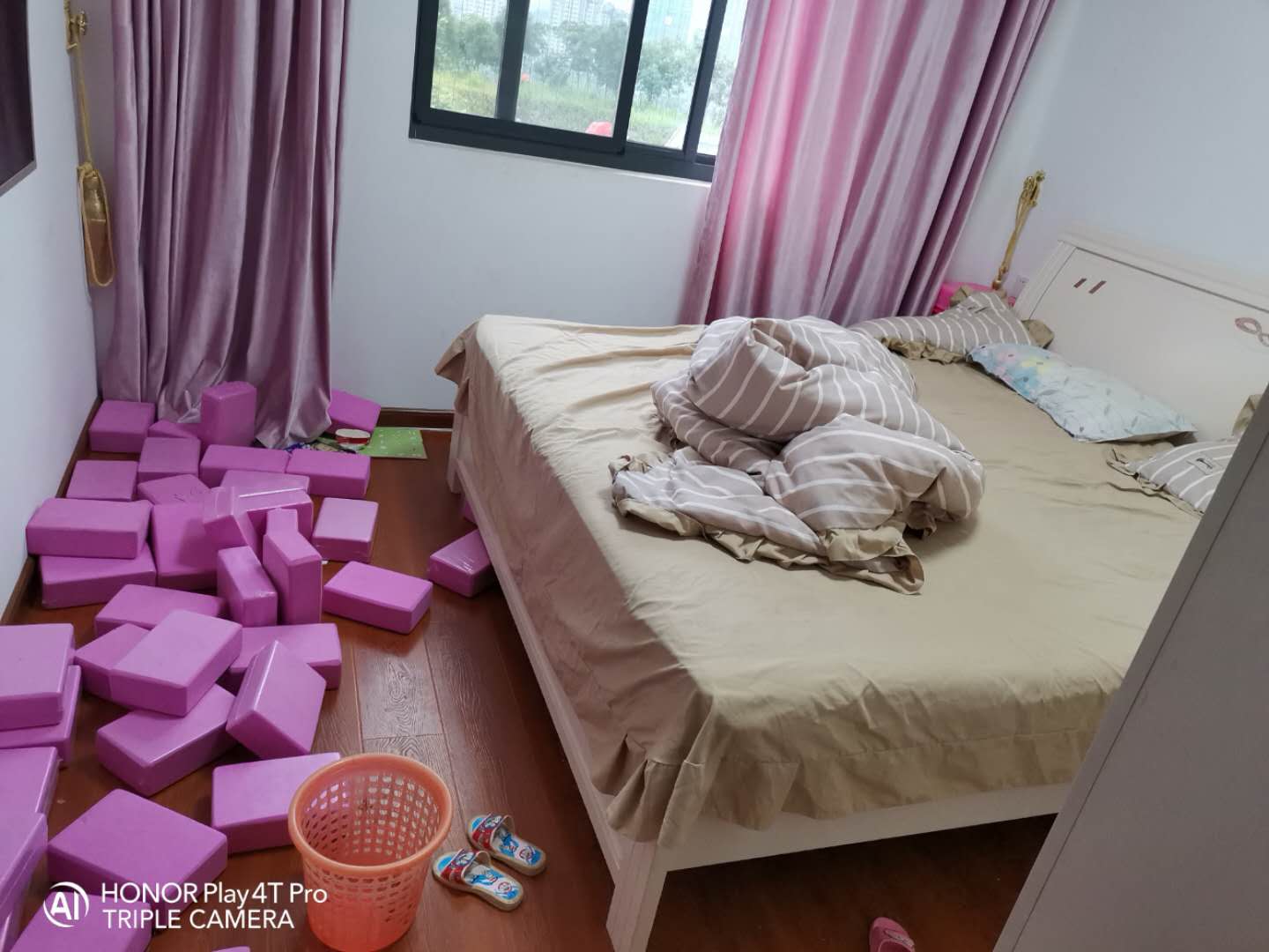 |娶了个邋遢媳妇，35万装修的新房半年乱成狗窝，卧室不堪入目
