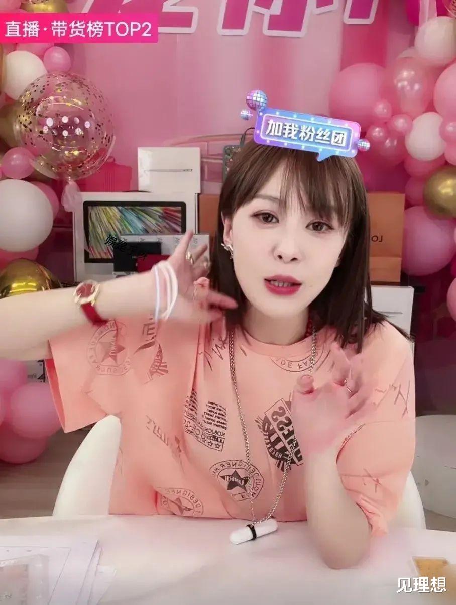 爱情公寓|《爱情公寓》开播12年现状：美嘉直播卖假货，胡一菲变脸认不出！