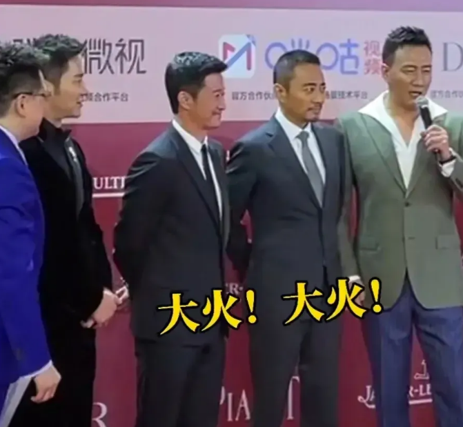 李晨|尴尬！李晨站在张涵予胡军当中格格不入，红毯发言环节直接被无视