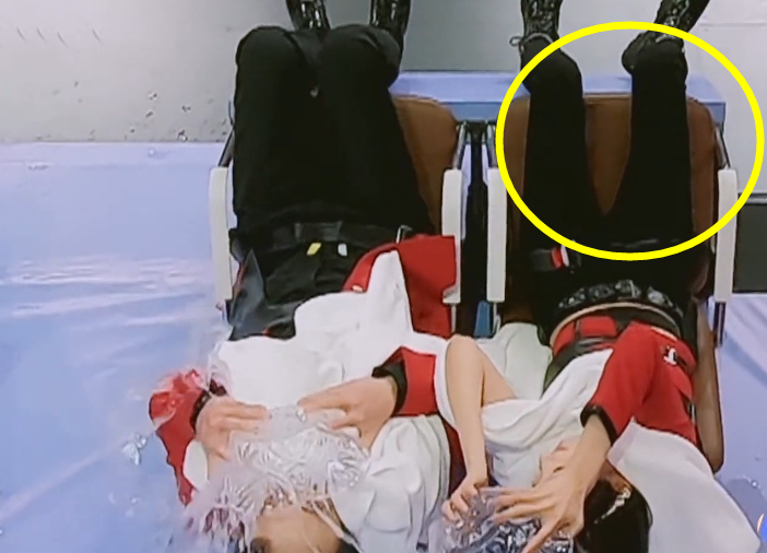 杨幂|杨幂接受翻椅子泼水惩罚，谁注意她的坐姿，是女神的自我修养