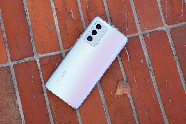 高通骁龙|iQOO Neo5S：双芯加持猛兽出击，感受120Hz畅快体验