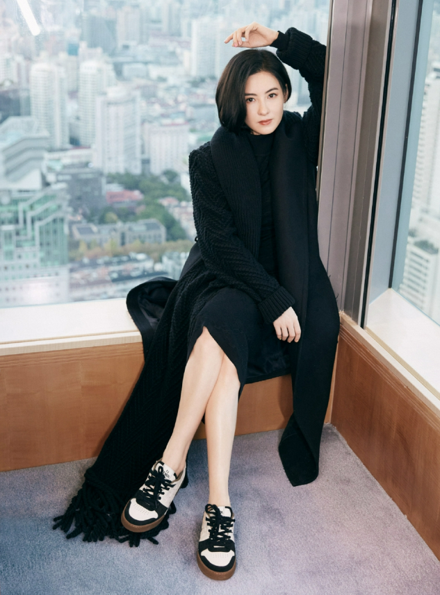 张柏芝|41岁演员张柏芝最新穿搭照片来了，看明星是如何穿搭不冷的冬天