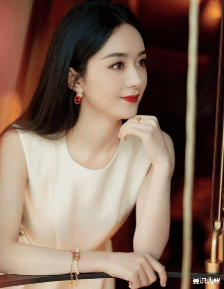 赵丽颖|无人能拒绝珍珠的魅力！赵丽颖直播佩戴珍珠首饰，气质温婉，女人味十足