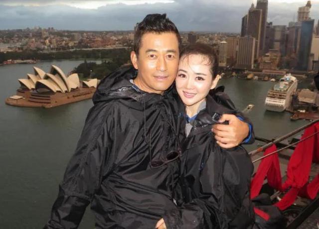 王志飞|“风流大叔”王志飞，和他背后的三个女人，哪个女人伤他最深？