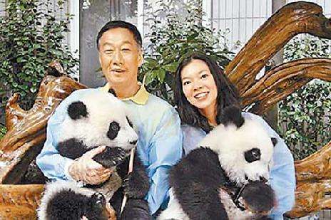 欧阳娜娜|百亿豪门女主人曾馨莹,34岁嫁58岁首富,连生三胎还想拼四胎