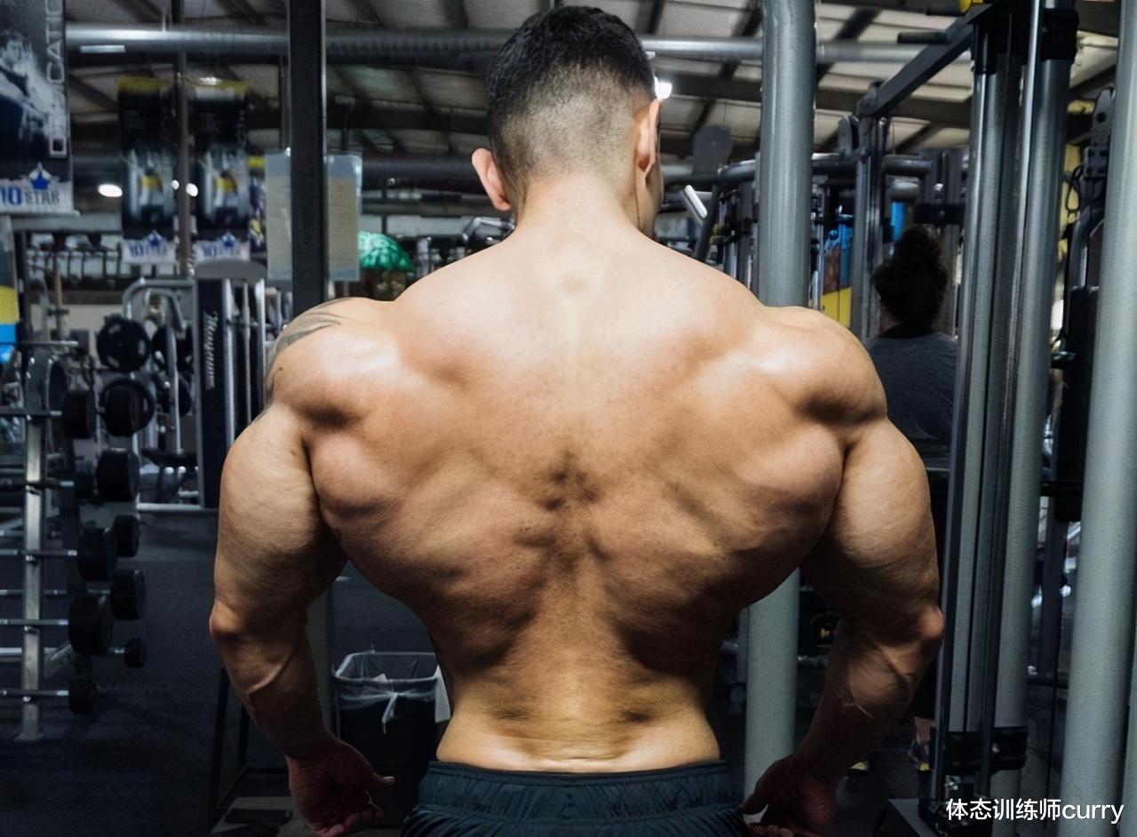 |背部肌肉才是塑造气场十足身材的重点，五个练背动作推荐给你