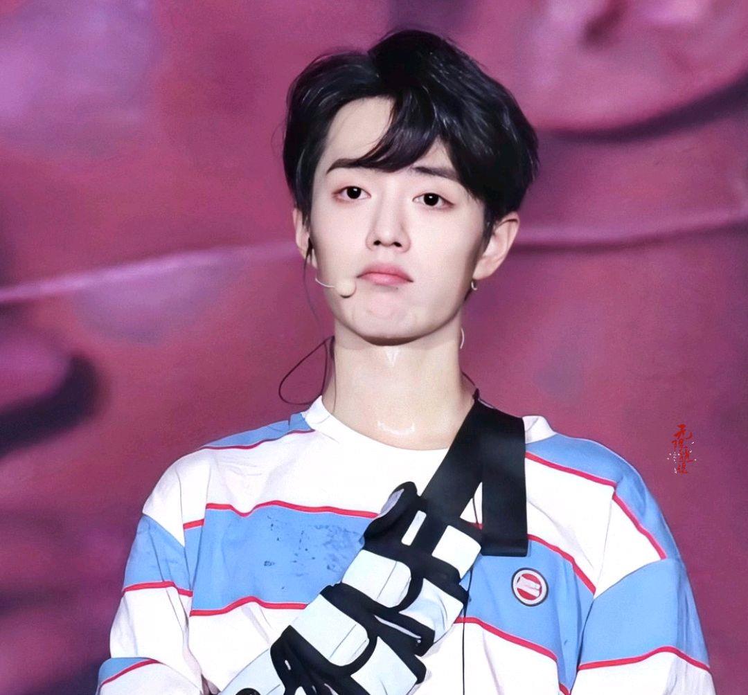 肖战|《玉骨遥》为演员庆生，官博置顶夸赞肖战爆发力很足，非常优秀