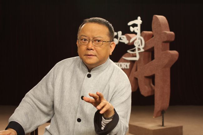 王刚|王刚：60岁老来得子，却因砸错古董索赔2亿，如今的他过得怎么样