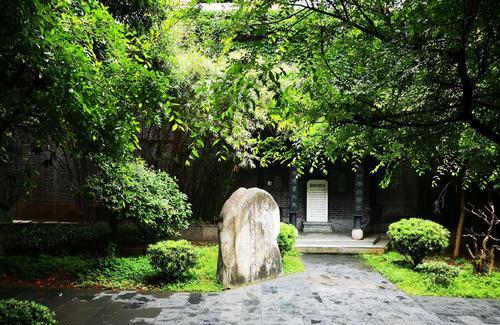 长脖子爸比说|长沙一“巨富豪宅”蹿红，两千年64次重修，距市区只有5公里