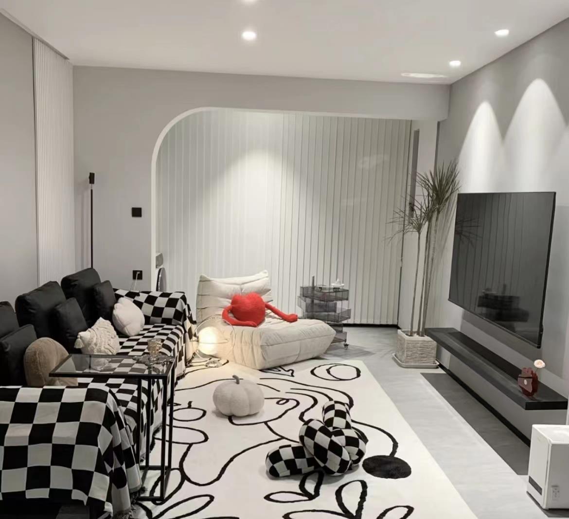 女主123㎡新居坚持“家徒四壁”风，该有的东西都有，干净又舒适