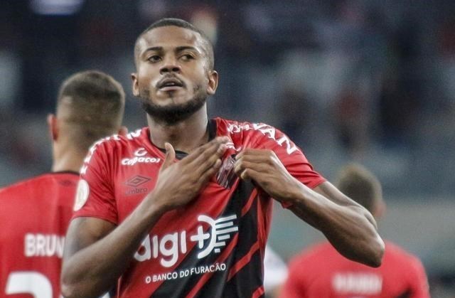 明明很棒|重庆两江竞技外援西里诺解约!前上海海港队外援阿瑙托维奇3场2球