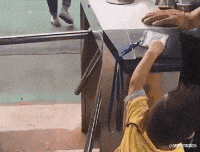 |“华为1996年的招聘广告，大家自己感受一下！”哈哈哈哈哈！