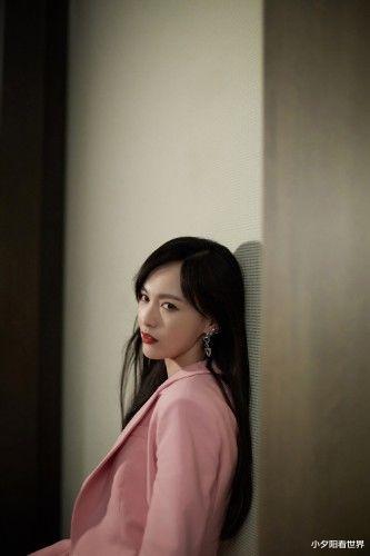 松田圣子|唐嫣最新粉色西装照，腰线和嘴巴真是太美了