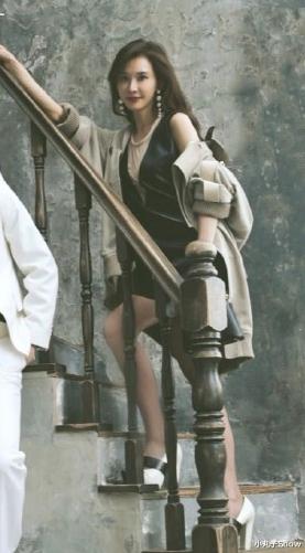 林志玲|林志玲和日本老公同登杂志封面，老公用相机拍爱妻，女神香肩抢镜