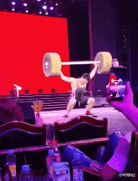 小叶娱记 兄弟，不要以为关上车窗就能为所欲为了，我在外面都看见了