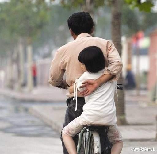 格桑花谈育儿|山东双胞胎学霸同时被北大录取，不玩手机不上补习班，爸爸下了真功夫