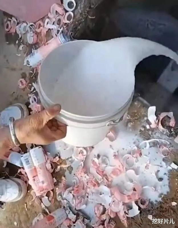 |荒唐！倒掉27万瓶牛奶只为给偶像投票？官媒批评一点也不冤