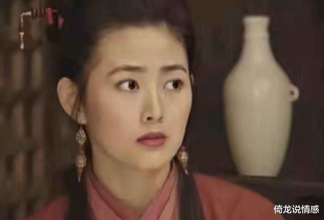 赵雅芝|49岁“潘金莲”发福明显，美颜滤镜厚，家中双层豪宅挂满字画