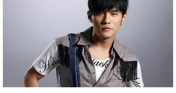 昆凌|?昆凌开始嘚瑟？王力宏官宣和李靓蕾离婚后，昆凌对李靓蕾落井下石